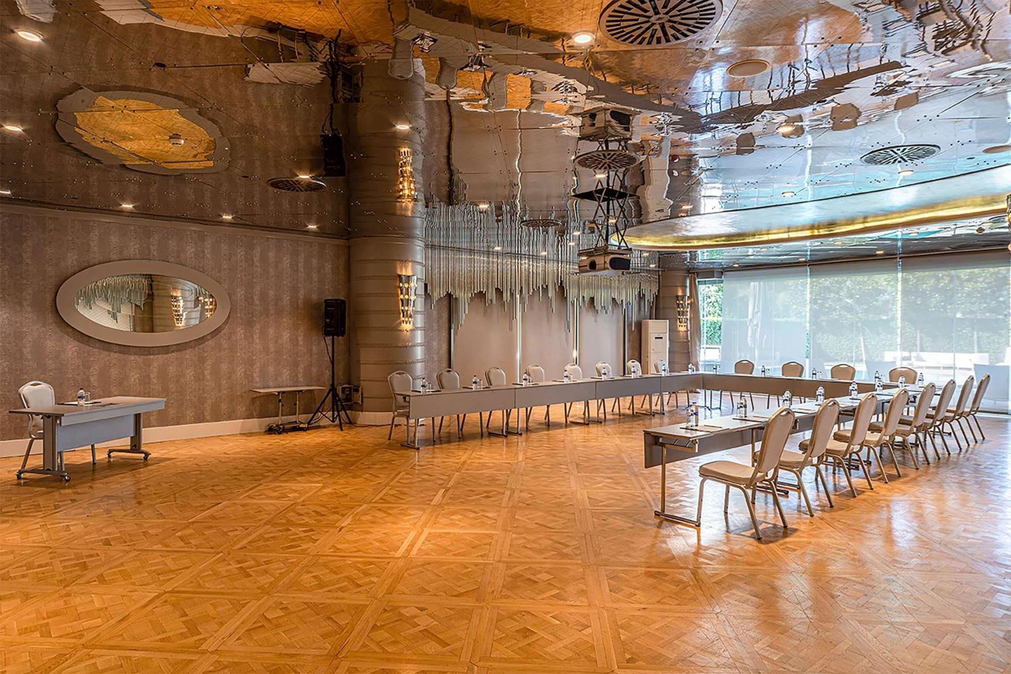 Wyndham Grand Kalamis Marina מלון 5*