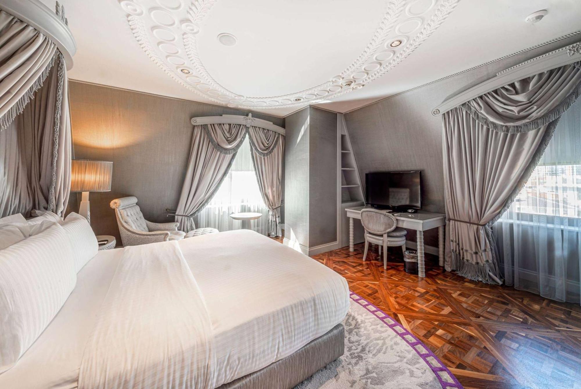 Wyndham Grand Kalamis Marina מלון 5*